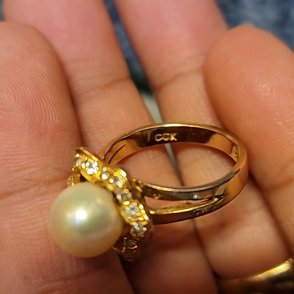 14k Diamond And Pearl RingElegant Gold - Picture 5 of 7